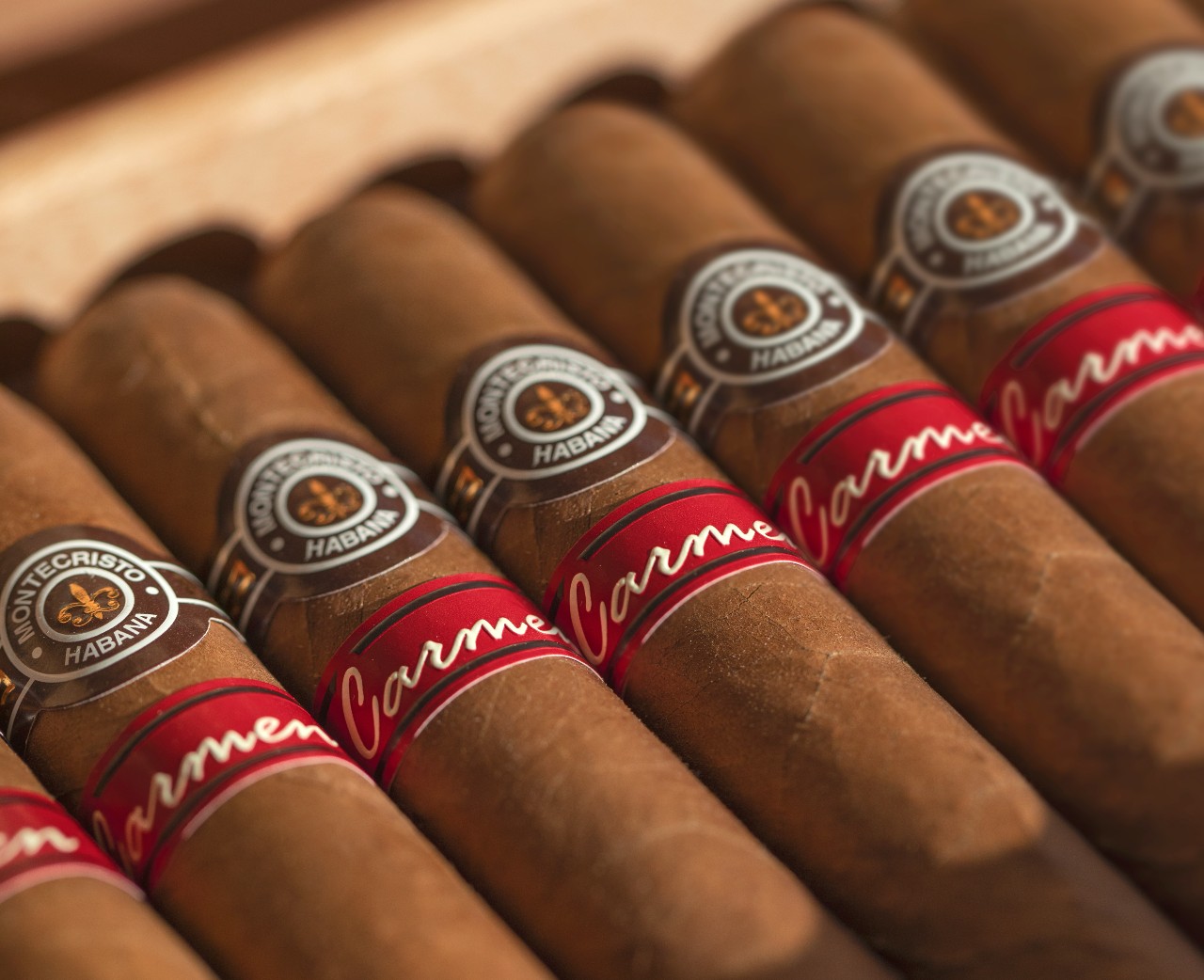 Montecristo Carmen 250 Aniversario Sevilla (100 Cigar Humidor)