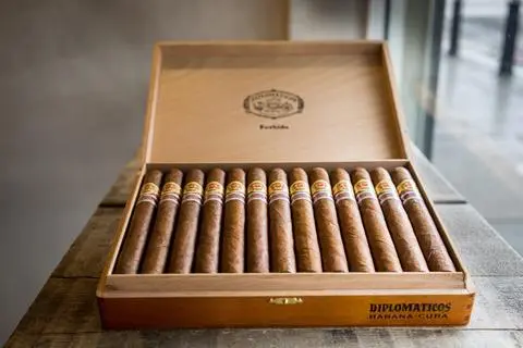 Diplomaticos cigar Bushido (ER Asia Pacifico 2014) ? Box of 25 - Image 2
